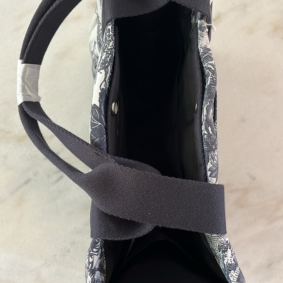 🍋💙 NWT Lululemon Boxy Tote Bag 10L Print Sketch Toile Turtledove Navy/Obsidian - Picture 13 of 16